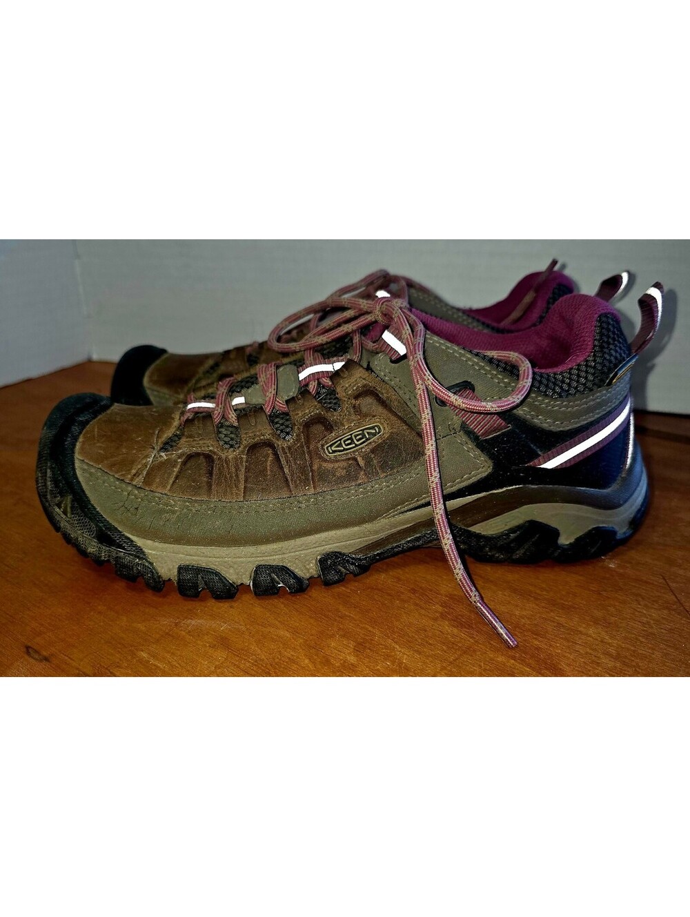 Keen women's hiking boots waterproof size 8 womens